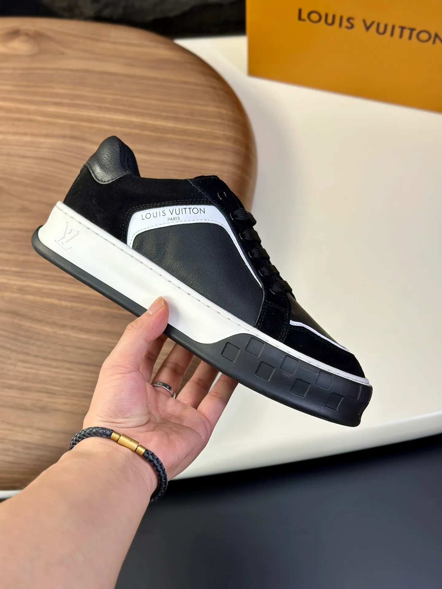 Men's shoes💰740 Lv 🔍Top purchasing agent🇮🇹 Louis Vuitton, the sports sneaker counter is synchronized, the uppers are imported from Italy, high-quality splicing colorful and complex crafts, the imported mesh padding is soft and comfortable, soles: original soles specially provided by the original factory, T men's men's shoes 💰U exclusive movable molded soles are super comfortable, original factory and single goods, 🔍🔍high quality, you can enter and leave the counter at will, welcome to compare, code number 38-44 (customized 45)